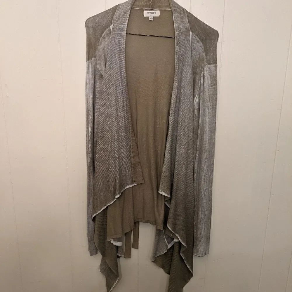 UMGEE cardigan size medium  